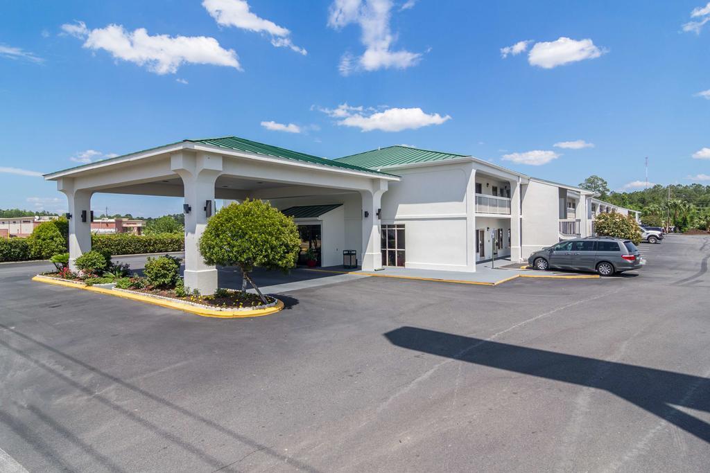Motel 6 ウェイクロス エクステリア 写真