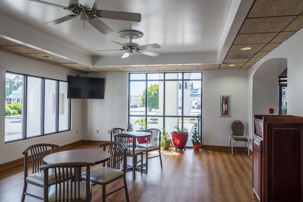 Motel 6 ウェイクロス エクステリア 写真