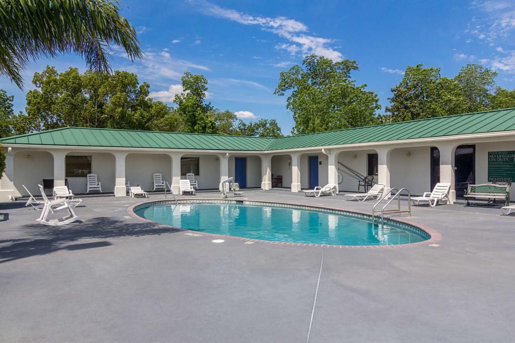 Motel 6 ウェイクロス エクステリア 写真