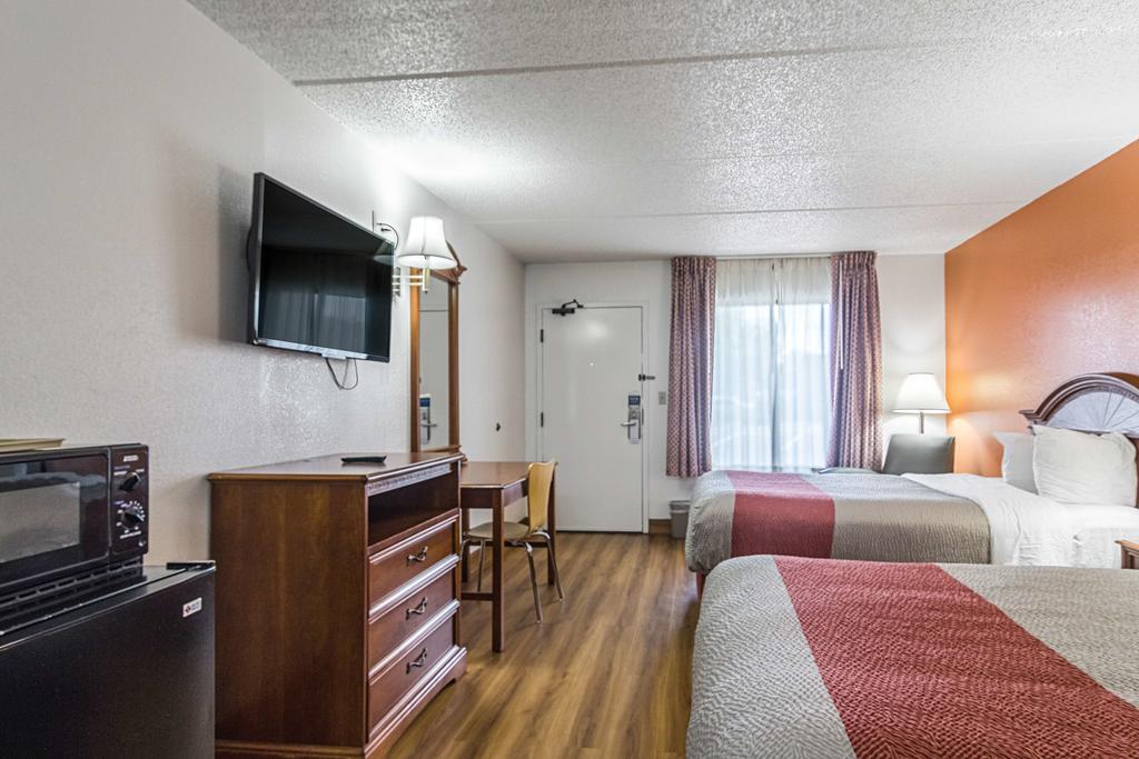 Motel 6 ウェイクロス エクステリア 写真