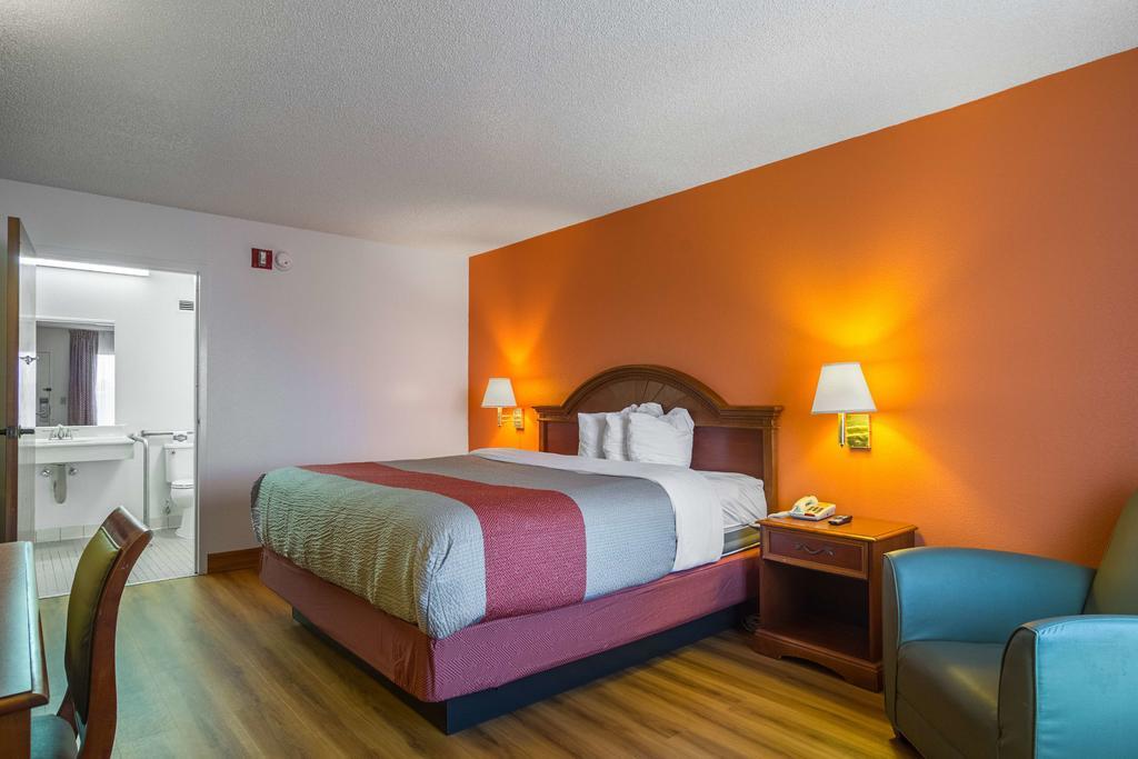Motel 6 ウェイクロス エクステリア 写真