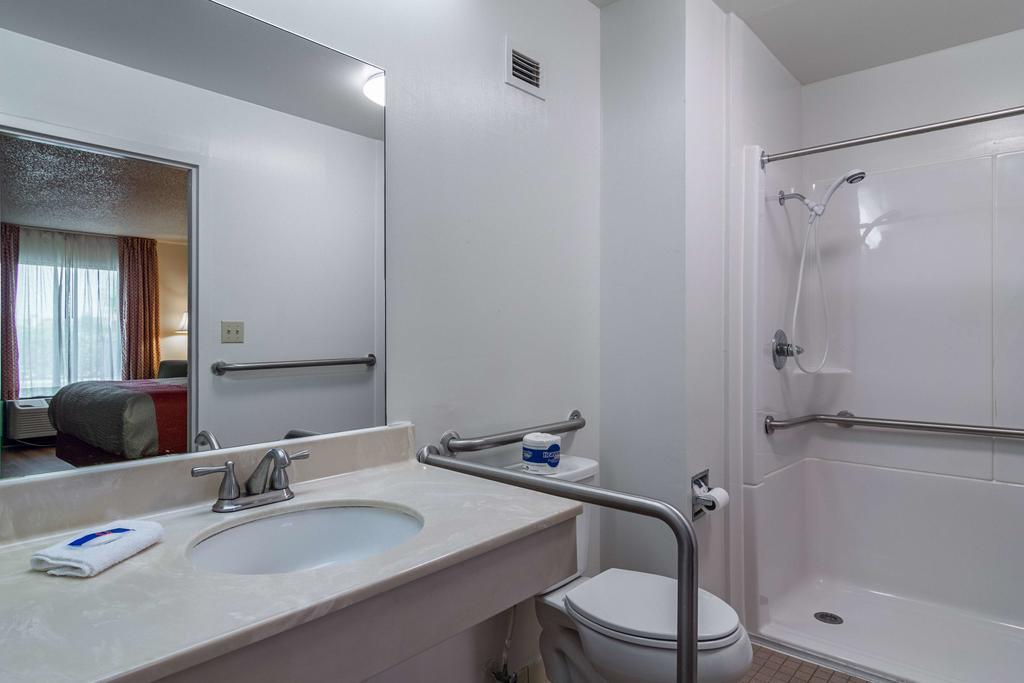 Motel 6 ウェイクロス エクステリア 写真